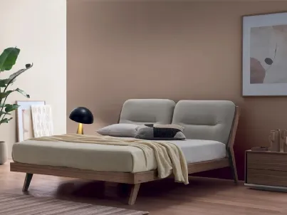 Letto moderno in legno con testiera in tessuto imbottito Sussurro di Le Fablier